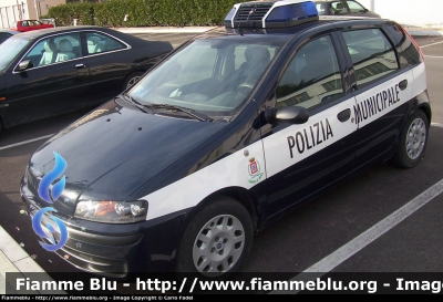 Fiat Punto II serie
Polizia Locale
Mira (VE)
Parole chiave: Fiat Punto_IIserie PL Mira Venezia