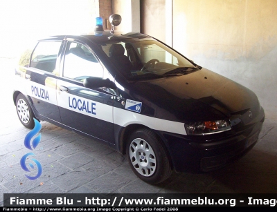 Fiat Punto II serie
Polizia Locale
Gaiarine (TV)
Livrea aggiornata in Polizia Locale
Parole chiave: Fiat Punto_IIserie