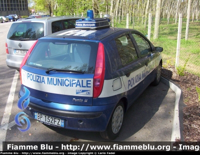 Fiat Punto II serie
Polizia Locale
Pieve di Soligo (TV)
livrea vecchia Polizia Municipale
Parole chiave: Fiat Punto_IIserie