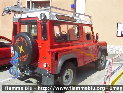 Land Rover Defender 90
Vigili del Fuoco
Unione distrettuale della Valsugana e Tesino
Corpo Volontario di Bieno (TN)
VF 2D1 TN
Parole chiave: Land-Rover Defender_90 VF2D1TN