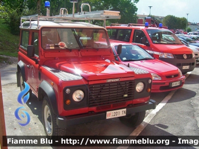 Land Rover Defender 90
Vigili del Fuoco
Unione distrettuale della Valsugana e Tesino
Corpo Volontario di Bieno (TN)
VF 2D1 TN
Parole chiave: Land-Rover Defender_90 VF2D1TN