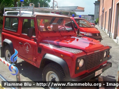 Land Rover Defender 90
Vigili del Fuoco
Unione distrettuale della Valsugana e Tesino
Corpo Volontario di Bieno (TN)
VF 2D1 TN
Parole chiave: Land-Rover Defender_90 VF2D1TN