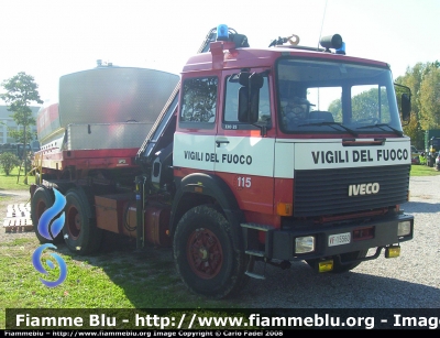 Iveco 330-35
Vigili del Fuoco
Comando Provinciale di Treviso
VF 15560
Parole chiave: Iveco 330-35 VF15560