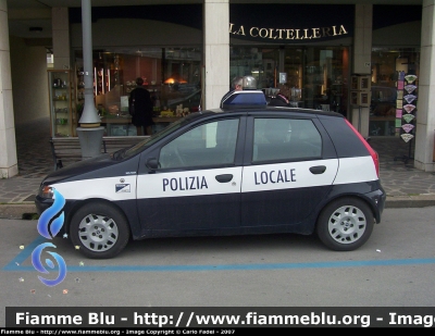 Fiat Punto II serie
Polizia Locale
Vedelago (TV)
livrea aggiornata Polizia Locale
Parole chiave: Fiat Punto_IIserie