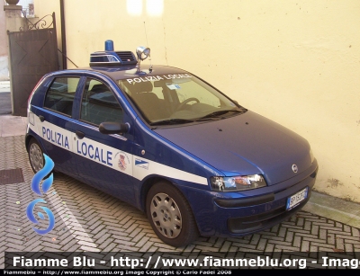 Fiat Punto II serie
Polizia Locale
Pieve di Soligo (TV)
livrea aggiornata Polizia Locale
Parole chiave: Fiat Punto_IIserie