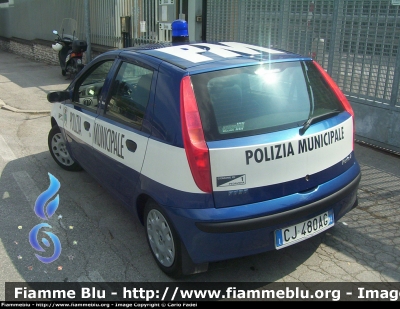 Fiat Punto II serie
Polizia Locale
Pedavena (BL)
Parole chiave: Fiat Punto_IIserie Polizia_Municipale Pedavena Belluno