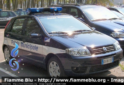 Fiat Punto III serie
Polizia Locale
Mirano (VE)
Allestimento Bertazzoni
Parole chiave: 	Fiat Punto_IIIserie PL_Mirano 