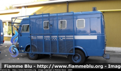 Iveco 50AI90
Polizia di Stato
Reparto Mobile di Milano
Polizia 52886
Parole chiave: Iveco 50AI90 Polizia52886