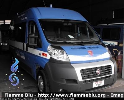 Fiat Ducato X250
Polizia di Stato
Gruppo Sportivo Fiamme Oro
Polizia F8001
Parole chiave: Fiat Ducato_X250 PoliziaF8001