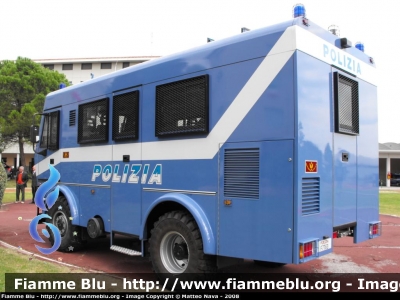 Iveco EuroCargo 4x4 II serie
Polizia 
Reparto Mobile
Padova
Parole chiave: Iveco EuroCargo 4x4_IIserie Polizia di Stato Reparto Mobile F7763