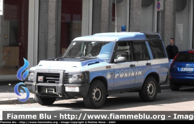 Land Rover Discovery II Serie restyle
Polizia di Stato
Reparto Mobile Milano
Polizia F0980
Parole chiave: Land_Rover Discovery_IISerie_restyle PoliziaF0980