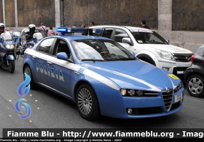 Alfa Romeo 159
Polizia di Stato
Polizia Stradale
Giro d'italia 2009
Polizia F7286
Parole chiave: Alfa_Romeo 159 PoliziaF7286