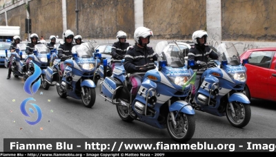 BMW R850RT
Polizia di Stato
Polizia Stradale
Giro d'italia 2009

Parole chiave: BMW R850RT Polizia