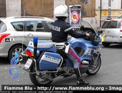 BMW R850RT
Polizia di Stato
Polizia Stradale
Giro d'italia 2009

Parole chiave: BMW R850RT Polizia