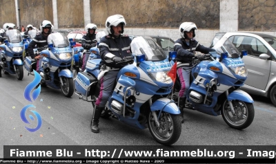 BMW R850RT
Polizia di Stato
Polizia Stradale
Giro d'italia 2009

Parole chiave: BMW R850RT Polizia