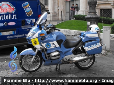 BMW R850RT
Polizia di Stato
Polizia Stradale
Giro d'italia 2009

Parole chiave: BMW R850RT Polizia