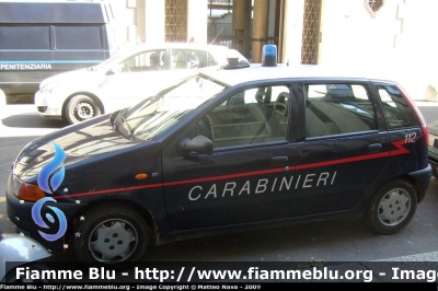 Fiat Punto I serie
Carabinieri
notare l'inconsueta posizione della scritta "Carabinieri"
Parole chiave: Fiat Punto_Iserie CC