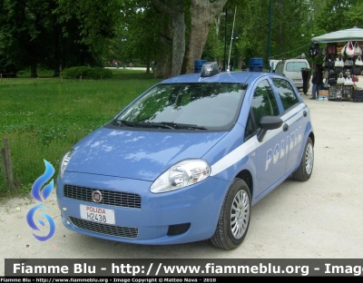 Fiat Grande Punto
Polizia di Stato
Polizia H2438
Autovettura con nuovi lampeggianti e faro di ricerca
Parole chiave: Fiat_Grande_Punto Polizia_H2438 festa_della_polizia_2010