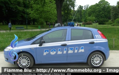 Fiat Grande Punto
Polizia di Stato
Polizia H2438
Autovettura con nuovi lampeggianti e faro di ricerca
Parole chiave: Fiat_Grande_Punto Polizia_H2438 festa_della_polizia_2010