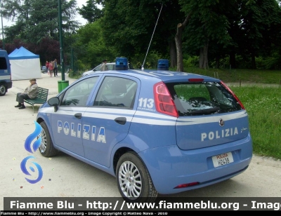 Fiat Grande Punto
Polizia di Stato
Polizia H2438
Autovettura con nuovi lampeggianti e faro di ricerca
Parole chiave: Fiat_Grande_Punto Polizia_H2438 festa_della_polizia_2010