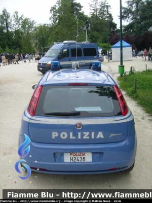 Fiat Grande Punto
Polizia di Stato
Polizia H2438
Autovettura con nuovi lampeggianti e faro di ricerca
Parole chiave: Fiat_Grande_Punto Polizia_H2438 festa_della_polizia_2010