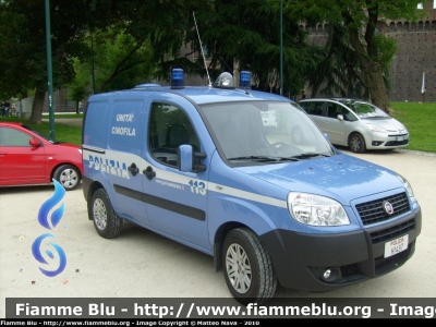 Fiat Doblò II serie
Polizia di Stato
Unità Cinofile
Allestimento Elevox
Polizia H1497

Parole chiave: Fiat_Doblò_II_serie Polizia_H1497 festa_della_polizia_2010