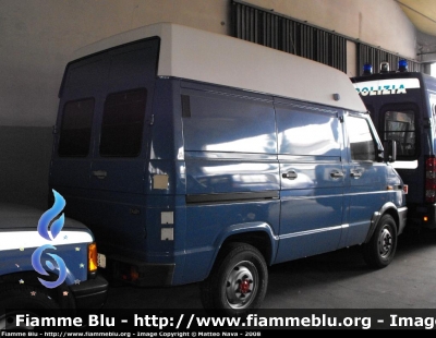 Iveco Daily II serie
Polizia di Stato
senza scritte 
Tetto Bianco

Parole chiave: Iveco Daily_IIserie