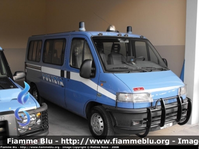 Fiat Ducato II Serie
Polizia di Stato 
Rep. Mobile 
Padova
Parole chiave: Fiat Ducato II Serie Polizia di Stato Rep. Mobile Padova