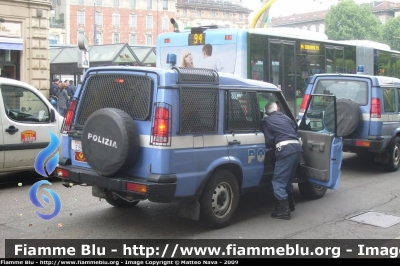 Land Rover Discovery II Serie
Polizia di Stato
Reparto Mobile
Milano
automezzo protetto
Polizia E1842
Parole chiave: Land_Rover Discovery_IISerie PoliziaE1842