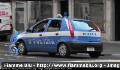 Fiat Punto II serie
Polizia di Stato
Polizia E9640
Notare la scritta "Polizia" controvento
Parole chiave: Fiat Punto_IIserie PoliziaE9640