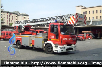 Iveco EuroFire 150E28 II serie
Vigili del Fuoco
Comando Provinciale di Milano-via Messina
AutoScala da 30 metri allestimento Iveco-Magirus
VF 22935
Parole chiave: Iveco EuroFire_150E28_IIserie VF22935