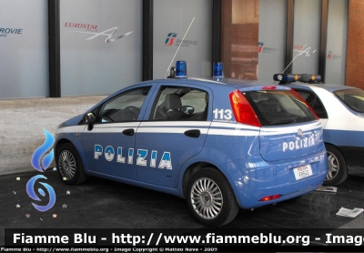 Fiat Grande Punto
Polizia di Stato
Polizia F8540
autovettura in servizio di polizia ferroviaria alla stazione di Roma Termini
Parole chiave: Fiat Grande_Punto PoliziaF8540