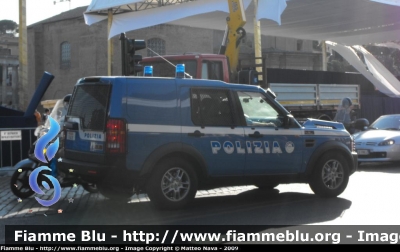 Land Rover Discovery 3

Polizia di Stato
Reparto Mobile di Roma
Esemplare con 4° logo di specialità sul cofano anteriore
Polizia F9478

Parole chiave: Land_Rover Discovery_3 PoliziaF9478