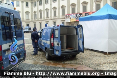 Fiat Doblò I serie
Polizia di Stato
Unità cinofila
Polizia F3608
Parole chiave: Fiat Doblò_Iserie PoliziaF3608