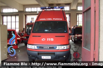 Iveco Daily  III serie 
Vigili del Fuoco 
Comando Prov. Milano Via Messina
VF24204
Parole chiave: Iveco Daily  III serie Vigili del Fuoco Comando Prov. Milano Via Messina  VF24204