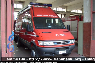 Iveco Daily  III serie 
Vigili del Fuoco 
Comando Prov. Milano Via Messina
VF24204
Parole chiave: Iveco Daily  III serie Vigili del Fuoco Comando Prov. Milano Via Messina  VF24204