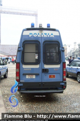 Iveco Daily IV serie
Polizia di Stato
Rep. Mobile
Parole chiave: Iveco Daily_IVserie Rm Festa Ps Milano F7831