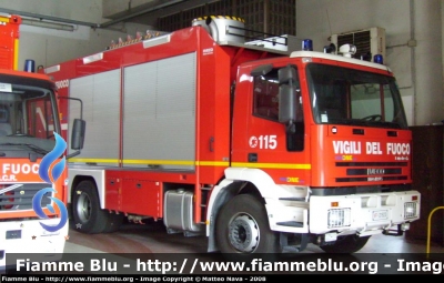 Iveco EuroTech 190E35 "One"
Vigili del Fuoco
Nucleo NBCR comando provinciale Milano Via Messina
VF 21923
Parole chiave: Iveco EuroTech_190E35_One VVF_Milano VF21923