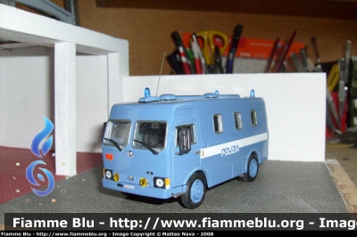 OM 50 Blindato
 Polizia Reparto Mobile
Parole chiave: OM 50 Blindato Polizia Reparto Mobile