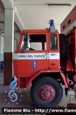 Iveco 90PC
Vigili del Fuoco
Comando Provinciale di Monza
VF 13329
utilizzato nella missione in Kosovo
Parole chiave: Iveco 90PC VF13329