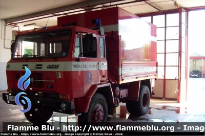 Iveco 90PC
Vigili del Fuoco
Comando Provinciale di Monza
VF 13329
utilizzato nella missione in Kosovo
Parole chiave: Iveco 90PC VF13329