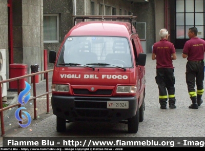 Piaggio Porter II serie
Vigili del Fuoco
Comando Provinciale di Milano
VF 21924
Parole chiave: Piaggio Porter_IIserie VF21924