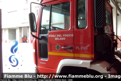 Volvo FL 250 II serie
Vigili del Fuoco 
Comando Provinciale di Milano
Nucleo NBCR
VF 21834
Parole chiave: Volvo FL_250_IIserie VF21834