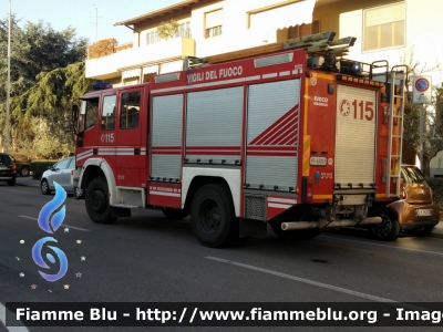 Iveco EuroFire 140E28 4x4 I serie
Vigili del Fuoco
Comando Provinciale di Prato
AutoPompaSerbatoio allestimento Iveco-Magirus
VF 23263
Parole chiave: Iveco EuroFire_140E28_4x4_Iserie VF23263