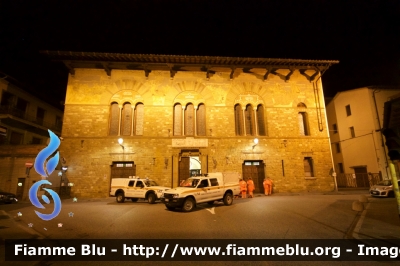 Sede storica 
Nella foto con i mezzi di Protezione Civile 
