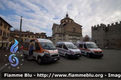 Peugeot Boxer - Ford Transit Custom - Renault Master 
Fotografati il giorno dell'inaugurazione
