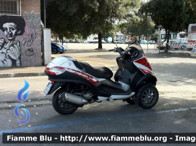 Piaggio MP3
Polizia Municipale Prato
Reparto mociclistico - M 9
Parole chiave: Piaggio MP3