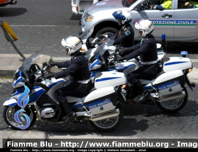 BMW 1200 RT
Polizia Municipale
L'Aquila
Parole chiave: BMW 1200_RT Festa_Della_Repubblica_2010 lq_3