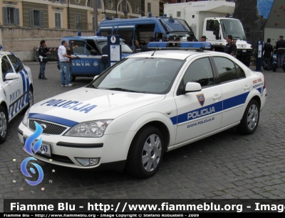 Ford Mondeo II serie
Republika Slovenija - Repubblica Slovena
Policija - Polizia
Parole chiave: Ford Mondeo_IIserie polizia_slovena Festa_della_Polizia_2008