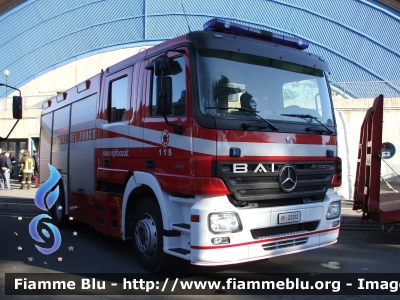 Mercedes-Benz Actros 1841 II serie
Vigili del Fuoco
VF 23312
Parole chiave: Mercedes-Benz Actros_1841_IIserie APS vvf VF23312 vigili_fuoco Santa_Barbara_2007